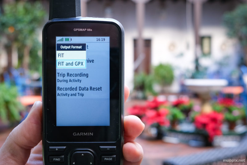 Screenshot showing a choice between FIT and FIT with GPX as output format on Garmin's GPSMap 66