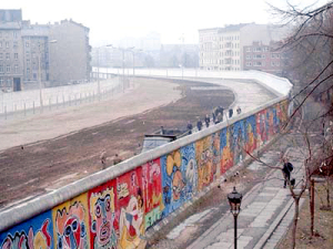 Elevated picture of the Berlin Wall, circa 1986